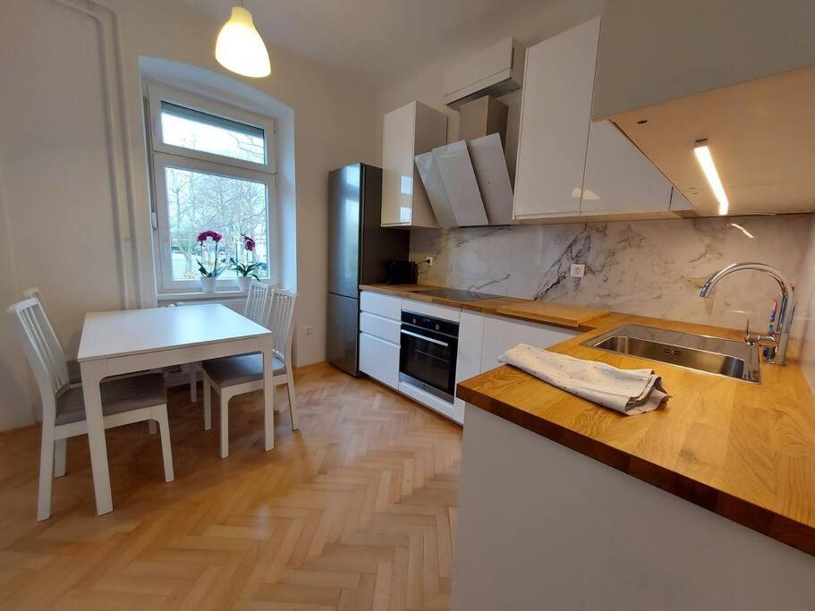Apartment Bezigrad リュブリャナ エクステリア 写真