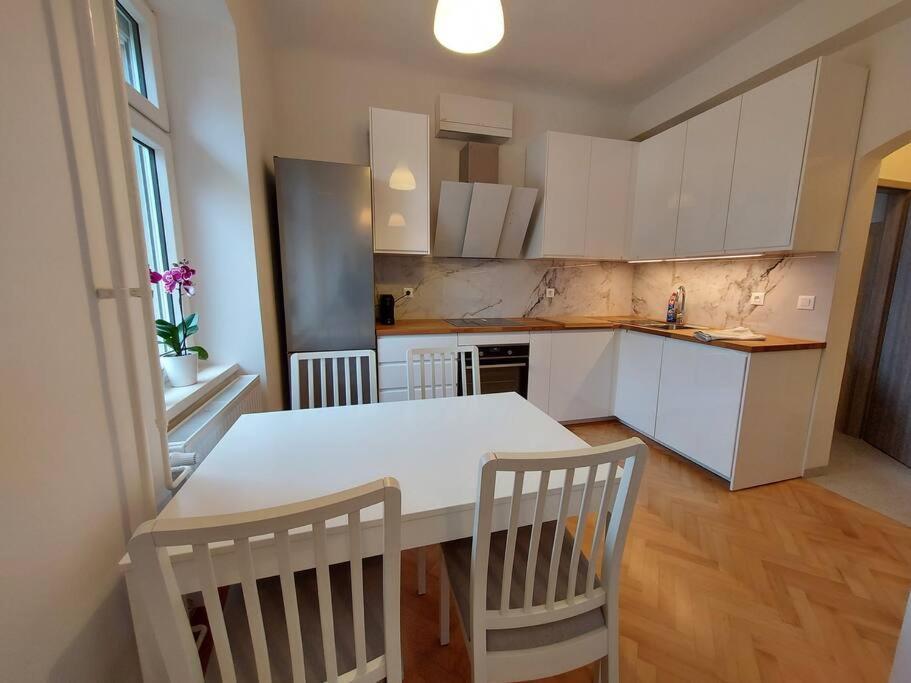 Apartment Bezigrad リュブリャナ エクステリア 写真